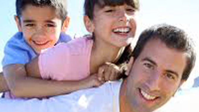 De la mano con papá, programa de apoyo a padres solteros