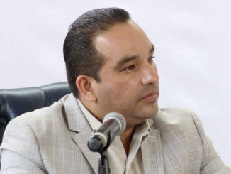 Erwin Castellón recibió reconocimientos del gobernador