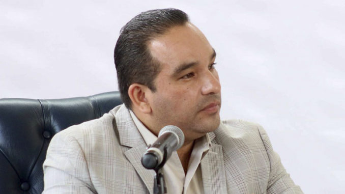 Erwin Castellón recibió reconocimientos del gobernador
