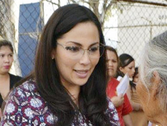 Hace uso discrecional del presupuesto local.