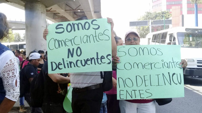 Comerciantes ambulantes salen a las calles a protestar
