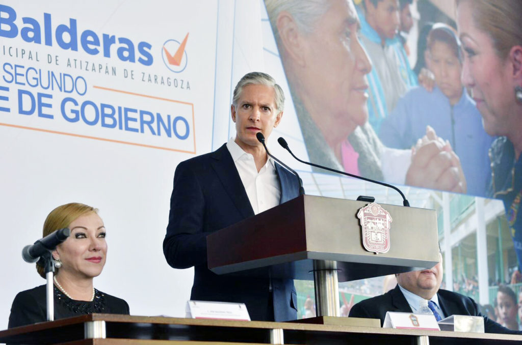El gobernador del Estado, Alfredo del Mazo, estuvo presente en el 2o Informe de la alcaldesa de Atizapán, Ana Balderas.