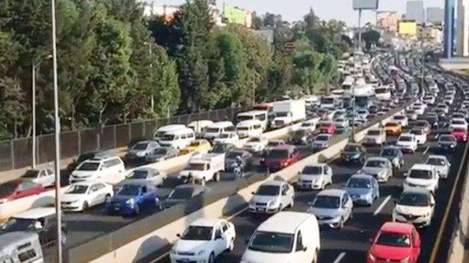 Durante los años 70 un automovilista conducía a 62 kilómetros por hora en promedio, hoy es de seis kilómetros por hora, 90.4 por ciento menos que hace 50 años.