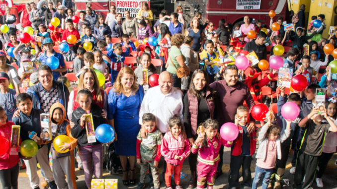 Raciel Pérez Cruz, presidente municipal de Tlalnepantla, dio inicio a las actividades en el Festival de la Niñez 2019.