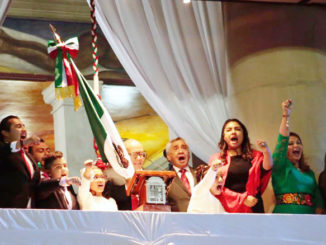 Raciel Pérez Cruz presenció la verbena popular que fue amenizada por cantantes, grupos musicales y show de luces