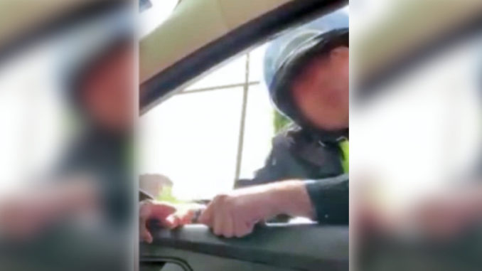 Se inició una investigación sobre un oficial de la Subdirección de Tránsito y Vialidad que fue captado en video