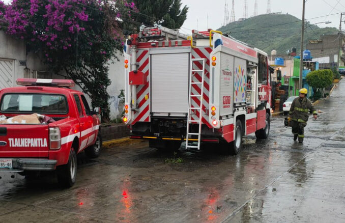 Se realiza un monitoreo permanente de las condiciones meteorológicas para ubicar las zonas con posible precipitación intensa, con el fin de que bomberos y protección civil se desplacen a esos puntos de manera anticipada